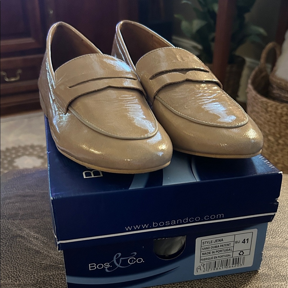 NEWin box JENA PATENT LOAFER IN NEUTRAL Size 41